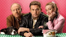 v.li.: Rudi Birkenberger (Simon Schwarz), Franz Eberhofer (Sebastian Bezzel), Susi (Lisa Maria Potthoff).