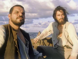 L-R: Jacopo (Luis Guzm&aacute;n), Edmond Dant&egrave;s (James Caviezel)