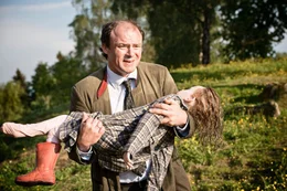 Gerhard Liebmann (Georg Breitner), Sara Wogatai (Katharina Breitner).