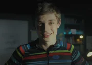 Aaron (Philip Müller) ist glücklich und zufrieden die Fahrradtour nicht sofort machen zu müssen. Aaron (Philip Müller) ist glücklich und zufrieden die Fahrradtour nicht sofort machen zu müssen.