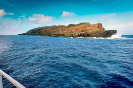Der submarine Vulkan Hunga Tonga-Hunga Ha'apai ist wenig erforscht. Die Insel Hunga Ha'apai ist eine von zwei Stellen, an denen der Krater des Vulkans aus dem Meer ragt.