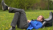 "Ich träumte, ich wäre schon am Ziel…" Die 20 Kilometer querfeldein am ersten Tag der Tour haben ihre Spuren hinterlassen. Hoffentlich findet sich irgendwo noch ein richtiges Bett. "Ich träumte, ich wäre schon am Ziel…" Die 20 Kilometer querfeldein am ersten Tag der Tour haben ihre Spuren hinterlassen. Hoffentlich findet sich irgendwo noch ein richtiges Bett.