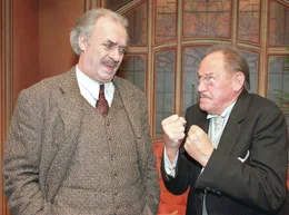 MDR Fernsehen PENSION SCH&Ouml;LLER, am Donnerstag (09.02.12) um 09:15 Uhr. Achim Wolff als Philipp Klapproth und Herbert K&ouml;fer als Sch&ouml;ller