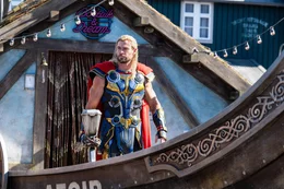 Thor (Chris Hemsworth)
