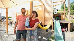 Lena und Alex leben mit ihrer Tochter und zwei Katzen auf 18 Quadratmeter Wohnfl&auml;che im Tiny House &ndash; mit gro&szlig;em Garten.