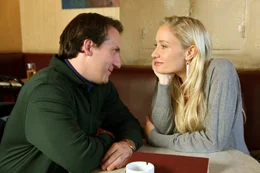 Robert Palfrader (Herbert), Janine Kunze (Jenny).