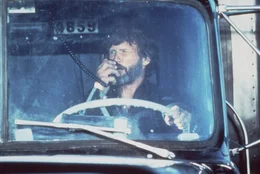 Der Truckerfahrer Martin Penwald (Kris Kristofferson), genannt 'Rubber Duck', schlie&szlig;t sich im Kampf gegen Sheriff 'Dirty' Lyle Wallace &uuml;ber Sprechfunk mit anderen Fernfahrern zu einem gigantischen, kilometerlangen Konvoi zusammen ...