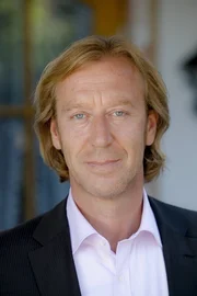Oliver Stritzel (Max Westinghaus). Oliver Stritzel (Max Westinghaus).