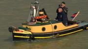 DIE NORDSTORY SPEZIAL - WASSERREICH OSTFRIESLAND, Thema: "Tide, Typen und Taucher". Der Opduwer "Mirjan" dient im Leeraner Hafen als Manövrierhilfe für historische Schiffe. DIE NORDSTORY SPEZIAL - WASSERREICH OSTFRIESLAND, Thema: "Tide, Typen und Taucher". Der Opduwer "Mirjan" dient im Leeraner Hafen als Manövrierhilfe für historische Schiffe.