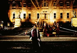 Als Graf von Monte Cristo will sich Edmond Dantes (James Caviezel, vorn) an seinen Widersachern r&auml;chen.