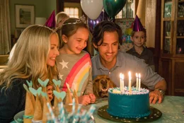 Amanda Seyfried (Eve), Ryan Kiera Armstrong (Zoe als Kind), Milo Ventimiglia (Denny Swift).