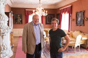 Checker Tobi (rechts) und Adelsexperte Baron Alexander Hohenbühel am Set von "Prinzessin Maleen" auf dem Schloss Moos in Südtirol. Checker Tobi (rechts) und Adelsexperte Baron Alexander Hohenbühel am Set von "Prinzessin Maleen" auf dem Schloss Moos in Südtirol.
