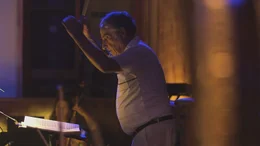 Dirigent Joseph Vella bei der Probe