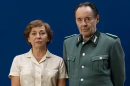 Paul Fuchs (Uwe Kockisch) und seine Sekret&auml;rin Ulrike (Steffi K&uuml;hnert).