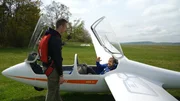 Ein Flugzeug passt zur Luftlinie doch wie die Faust aufs Auge! Aber wie weit kommt man wohl mit Jans Segelflieger vom Fliegerclub "Schäferstuhl"? Und wo landen die zwei? Abweichungen von der Luftlinie bringen Abzüge in der B-Note. Ein Flugzeug passt zur Luftlinie doch wie die Faust aufs Auge! Aber wie weit kommt man wohl mit Jans Segelflieger vom Fliegerclub "Schäferstuhl"? Und wo landen die zwei? Abweichungen von der Luftlinie bringen Abzüge in der B-Note.