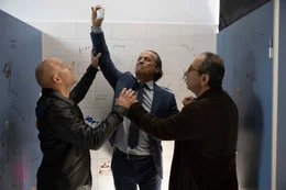 Wer versteckt das Koks im Spind des Schwiegersohns ins spe? Kalle (J&uuml;rgen Vogel), Arthur (Heiner Lauterbach) und Yus (Hilmi S&ouml;zer).