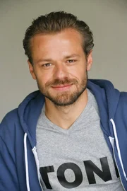 Sven Waasner (Toni Kogler). Sven Waasner (Toni Kogler).