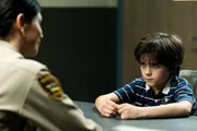 "Pilot" – Beschreibung der Figur Mickey Fox; pictured: Remy Smith as Simon. "Pilot" – Beschreibung der Figur Mickey Fox; pictured: Remy Smith as Simon.