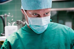 Ken Duken (Dr. Markus H&ouml;chstmann).