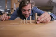 Checker Tobi und seine Domino-Steine. Checker Tobi und seine Domino-Steine.
