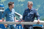 Lukas Roither (Jakob Seeböck, l.) spricht mit Kroisleitner (Ferry Öllinger, r.) die ersten Informationen über das Mordopfer durch. Lukas Roither (Jakob Seeböck, l.) spricht mit Kroisleitner (Ferry Öllinger, r.) die ersten Informationen über das Mordopfer durch.