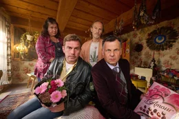 v.li.: Mooshammer Liesl (Eva Mattes), Franz Eberhofer (Sebastian Bezzel), Papa Eberhofer (Eisi Gulp), Leopold Eberhofer (Gerhard Wittmann).