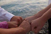 Wir sind ein Team! Das haben sich die fünf Jungs für ihre WG-Zeit in Nizza fest vorgenommen! Wir sind ein Team! Das haben sich die fünf Jungs für ihre WG-Zeit in Nizza fest vorgenommen!