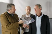 Wurde Christian Pfister (Joseph Lorenz, r.) aus Eifersucht zum Mörder? Die Cops Stadler (Dieter Fischer, l.) und Loibl (Stephan Zinner, m.) ermitteln Wurde Christian Pfister (Joseph Lorenz, r.) aus Eifersucht zum Mörder? Die Cops Stadler (Dieter Fischer, l.) und Loibl (Stephan Zinner, m.) ermitteln