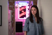 Margaret Qualley (Ann Reinking)