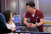 Brian Tee als Ethan Choi, re. Brian Tee als Ethan Choi, re.