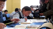 Delgertsetseg im Mongolisch-Unterricht. Ihr Lieblingsschulfach ist aber Schach.