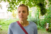 Laura (Miriam Fussenegger).