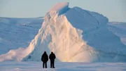 Ellesmere Island beeindruckt durch gewaltige Landschaftsbilder – und jeder Mensch fühlt sich hier irgendwie …klein. Ellesmere Island beeindruckt durch gewaltige Landschaftsbilder – und jeder Mensch fühlt sich hier irgendwie …klein.