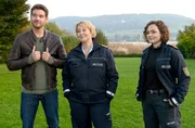 Das Team der WAPO Bodensee bei den Ermittlungen: Jakob Frings (Max König, l.), Nele Fehrenbach (Floriane Daniel, M.) und Julia Demmler (Wendy Güntensperger, r.). Das Team der WAPO Bodensee bei den Ermittlungen: Jakob Frings (Max König, l.), Nele Fehrenbach (Floriane Daniel, M.) und Julia Demmler (Wendy Güntensperger, r.).