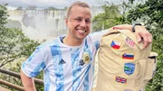 Jan Fitze bei den Iguazú-Wasserfällen. Jan Fitze bei den Iguazú-Wasserfällen.