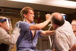 Adam (Xavier Samuel) wird von Geschw&uuml;ren zerfressen und zerf&auml;llt zusehends. Marie und Viktor Frankenstein beschlie&szlig;en, der Sache ein schnelles Ende zu bereiten und das Wesen einzuschl&auml;fern. Adam ist jedoch gegen das Gift immun und wird durch die Injektion nicht nur st&auml;rker und schmerzunempfindlicher sondern nahezu unverwundbar. Er kann entkommen, ist nun allerdings ganz auf sich allein gestellt.