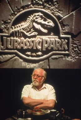 Der Milliard&auml;r Hammond (Richard Attenborough) hat einen Kindheitstraum verwirklicht und auf einer Insel vor der K&uuml;ste Costa Ricas einen Dinosaurier-Park eingerichtet.  +++ Die Verwendung des sendungsbezogenen Materials ist nur mit dem Hinweis und Verlinkung auf RTL+ gestattet. +++