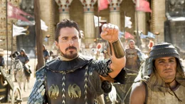 001_t1_0480_v0260_left.1098_R2 - Christian Bale as Moses leads the Egyptians into battle.