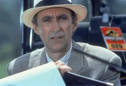 Der Anwalt Gennaro (Martin Ferrero) soll &uuml;berpr&uuml;fen, ob der Jurassic Park sicher genug ist, um ihn f&uuml;r Besucher zu &ouml;ffnen.  +++ Die Verwendung des sendungsbezogenen Materials ist nur mit dem Hinweis und Verlinkung auf RTL+ gestattet. +++
