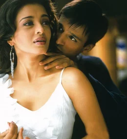 Arjun Khanna (Vivek Oberoi) und Diya Malhorta (Aishwarya Rai)  +++ Die Verwendung des sendungsbezogenen Materials ist nur mit dem Hinweis und Verlinkung auf RTL+ gestattet. +++