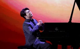 Pianist Lang Lang bei "Le Gala des Pi&egrave;ces Jaunes 2025" in Paris.