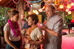 L-R: Susanne Neuendorff (Anneke Kim Sarnau), Anneliese Behrens (Hannelore Elsner), Alois Strasser (Karl Fischer).