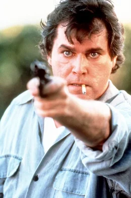 "Cop Land". Im Bild: Der kaputte Undercover-Cop Gary (Ray Liotta) ist der Einzige, der dem Sheriff beisteht.