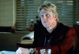 Eddie Lomax (Gary Busey) nimmt seinen Job als Privatdetektiv sehr ernst. Er gibt sein Bestes um an aufschlussreiches Beweismaterial gegen die korrupte Anwaltskanzlei zu gelangen.