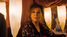 Anneliese Behrens (Hannelore Elsner)