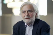 Krystian Zimerman im Interview über seine Zusammenarbeit mit Leonard Bernstein: Von 139 Dirigenten, mit denen Zimerman gearbeitet hat, sieht er Bernstein heute als den für ihn prägendsten an. Krystian Zimerman im Interview über seine Zusammenarbeit mit Leonard Bernstein: Von 139 Dirigenten, mit denen Zimerman gearbeitet hat, sieht er Bernstein heute als den für ihn prägendsten an.