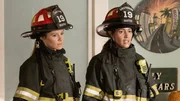 L-R: Danielle Savre als Maya Bishop, Jaina Lee Ortiz als Andy Herrara L-R: Danielle Savre als Maya Bishop, Jaina Lee Ortiz als Andy Herrara