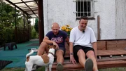 In der Kleingartenanlage Bornholm gehen die Herrchen von Hundedame Ary, Steffen und Ronny, seit knapp einem Jahr ihrer Leidenschaft f&uuml;rs G&auml;rtnern nach. Die beiden nehmen nun ein weiteres DIY-Projekt in Angriff: Sie wollen Hochbeete bauen.