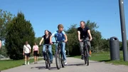 Christian will mit Tochter Fiona und Sohn Arian per Fahrrad an einem Tag Berlin durchqueren und an allen Sehenswürdigkeiten Halt machen - doch der letzte Stopp hat es in sich.; Christian will mit Tochter Fiona und Sohn Arian per Fahrrad an einem Tag Berlin durchqueren und an allen Sehenswürdigkeiten Halt machen – doch der letzte Stopp hat es in sich. Christian will mit Tochter Fiona und Sohn Arian per Fahrrad an einem Tag Berlin durchqueren und an allen Sehenswürdigkeiten Halt machen - doch der letzte Stopp hat es in sich.; Christian will mit Tochter Fiona und Sohn Arian per Fahrrad an einem Tag Berlin durchqueren und an allen Sehenswürdigkeiten Halt machen – doch der letzte Stopp hat es in sich.