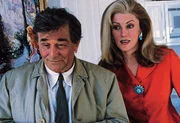 Binnen kurzer Zeit findet Lt. Columbo (Peter Falk) heraus, dass Kathleen Calvert viel mehr über den Fall weiss, als sie zugeben will. Binnen kurzer Zeit findet Lt. Columbo (Peter Falk) heraus, dass Kathleen Calvert viel mehr über den Fall weiss, als sie zugeben will.